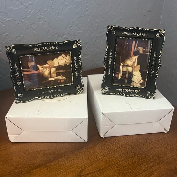 2 Antique Style Picture Frames for 2.5 x 3.5 Photos (NIB) - Picture 3 of 11